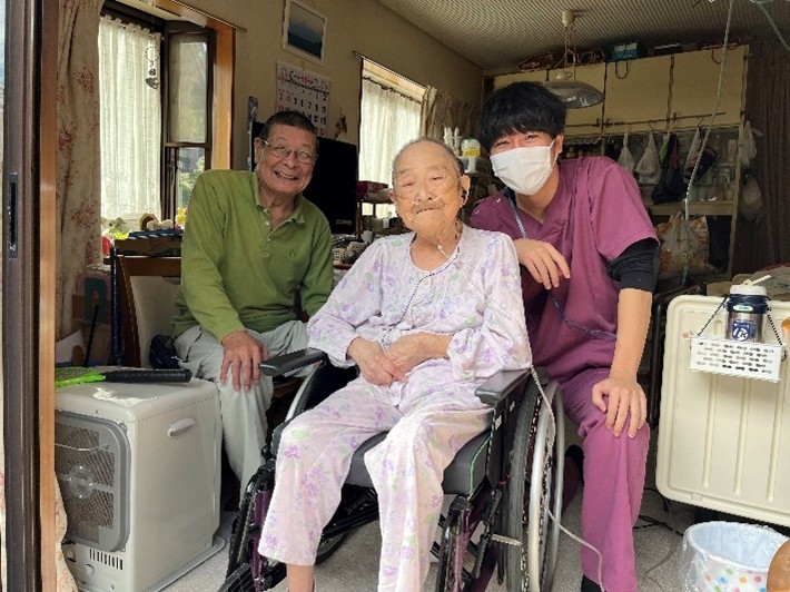 研修中の訪問看護、往診での様子